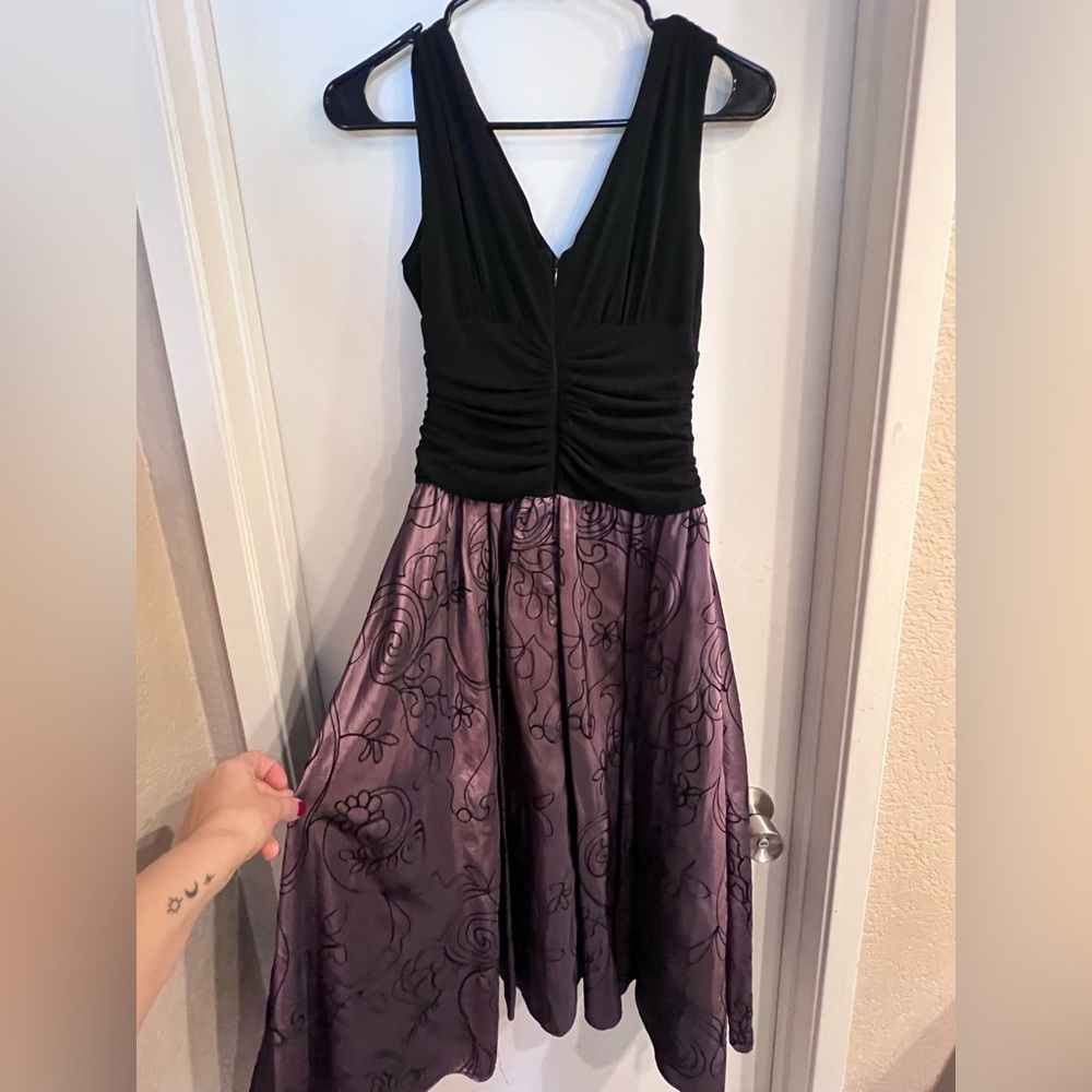 Vintage Elegant Black and Purple Floral Dress - Picture 2 of 5
